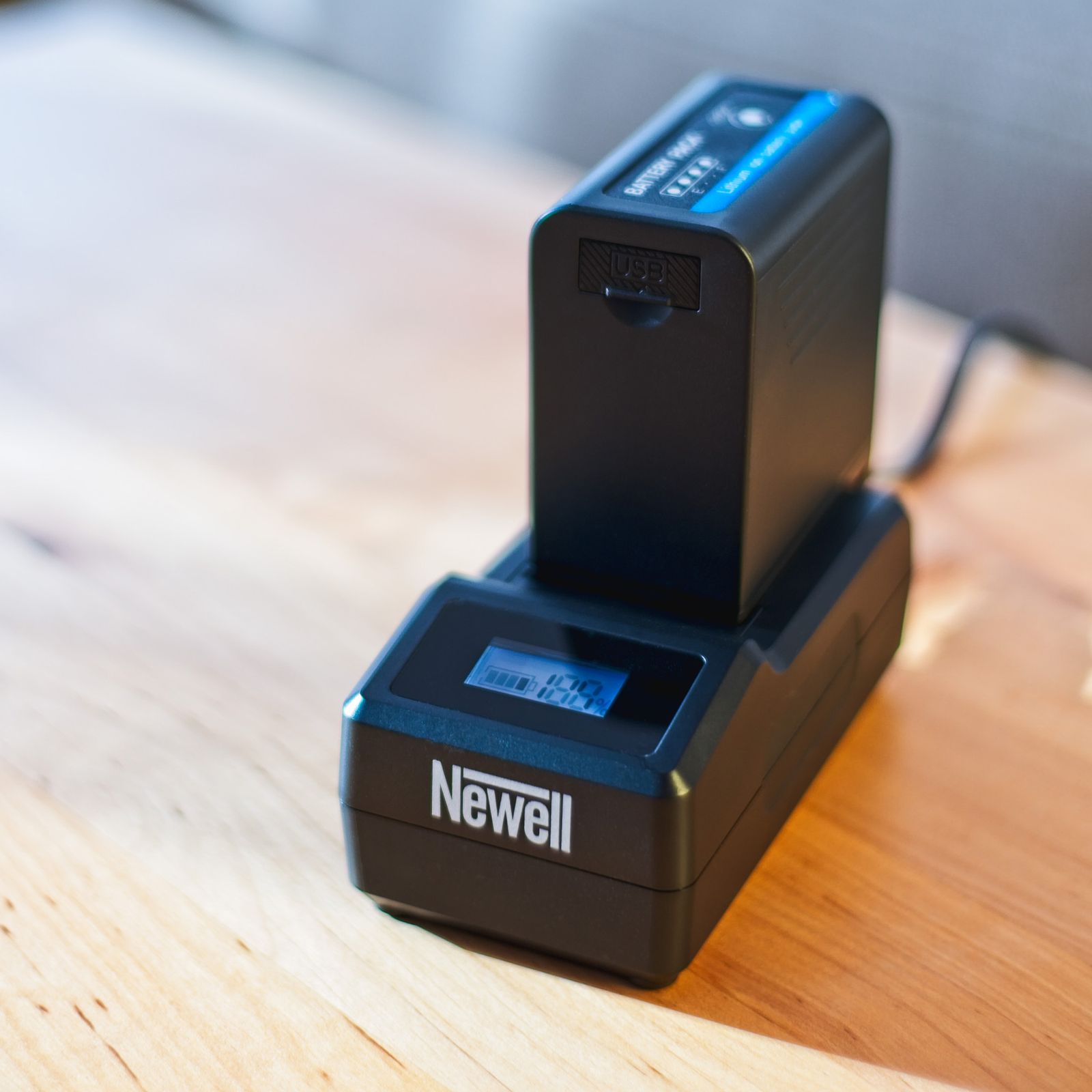 Зарядний пристрій Newell Ultra Fast для NP-F, NP-FM (NL0467)