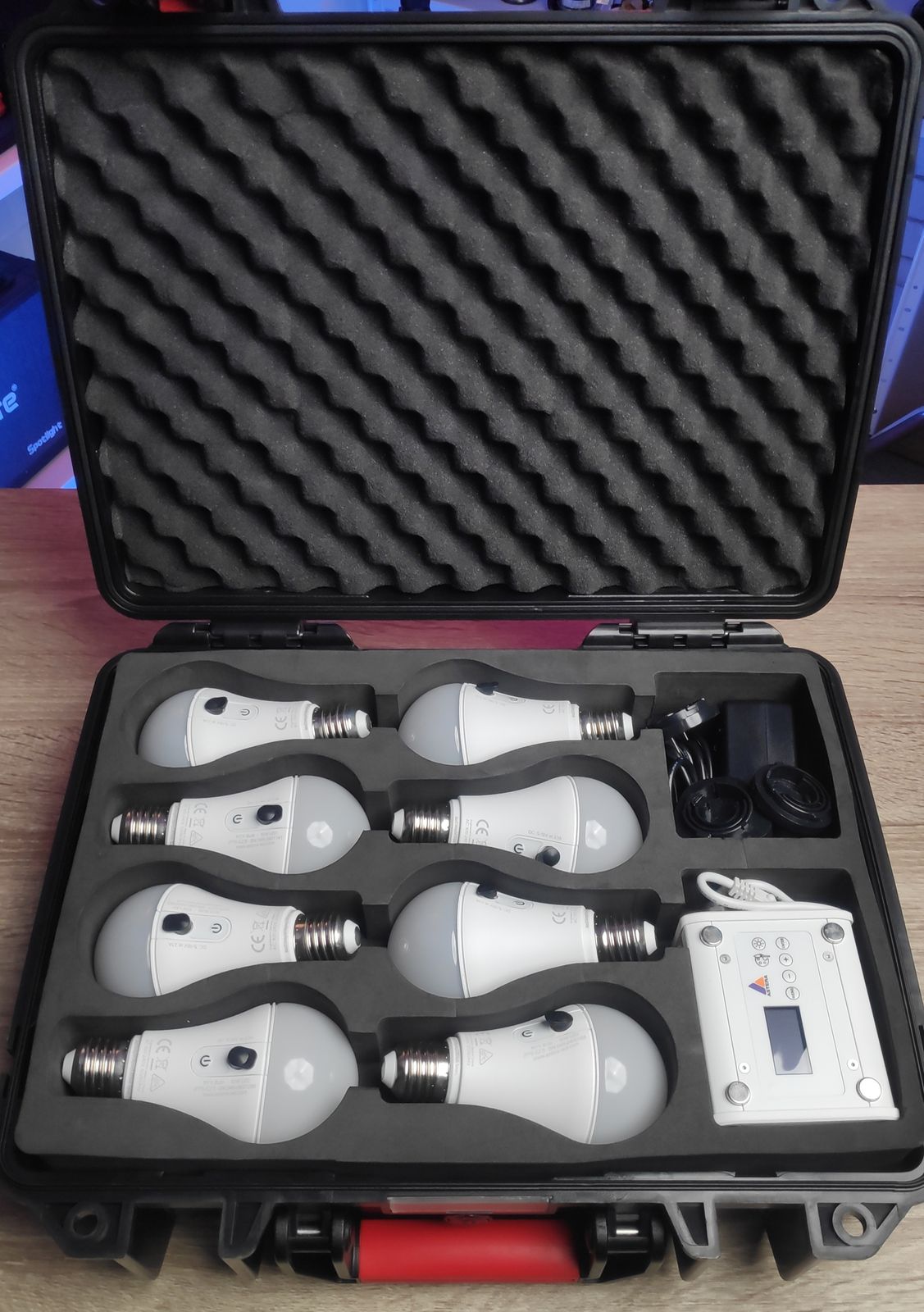Набір лампочок Astera Set of 8 NYX Bulbs with PowerStation, Case and Accessories
